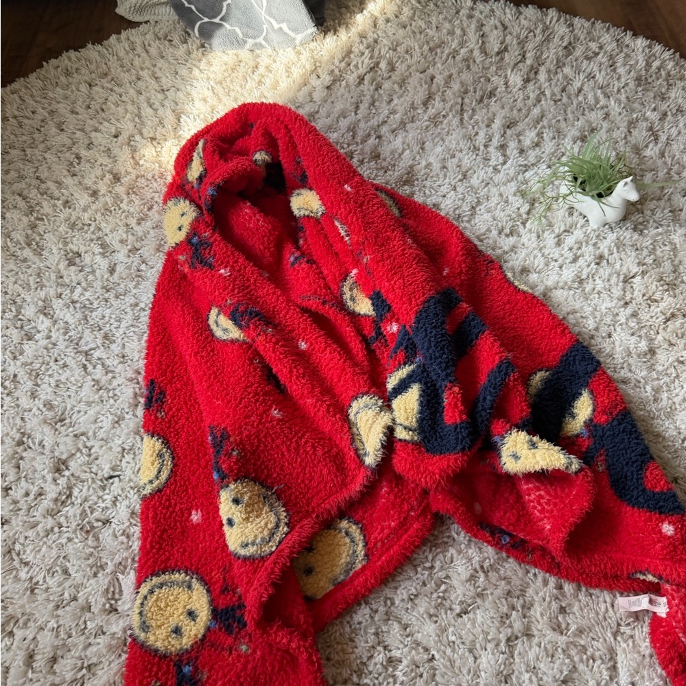 Aerie Vibrant super soft, extra plushy, cute, smiley, face, cozy Red Plush Throw